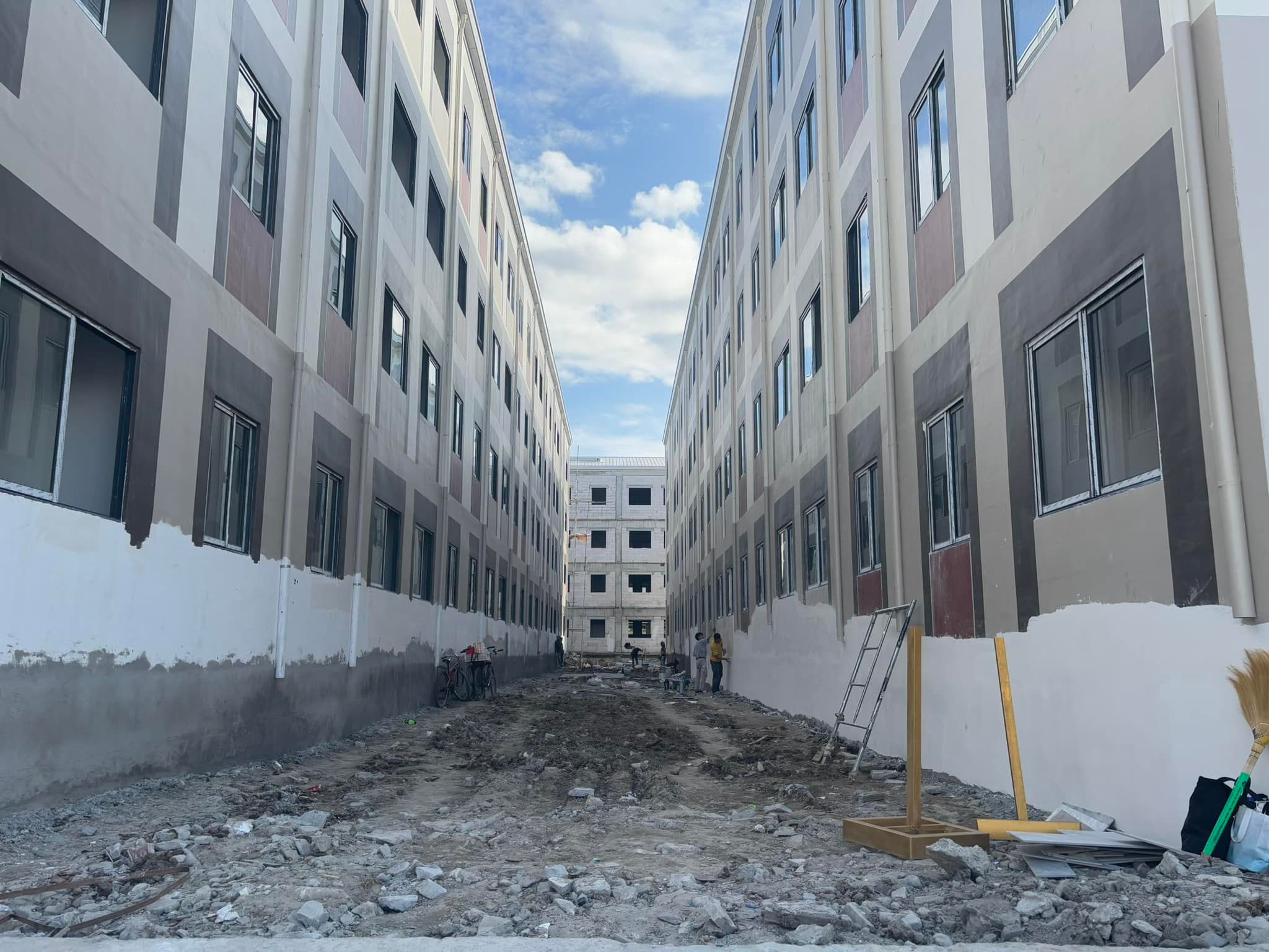 DOTr fast-tracking housing for families affected by NSCR DOTr fast-tracking housing for families affected by NSCR