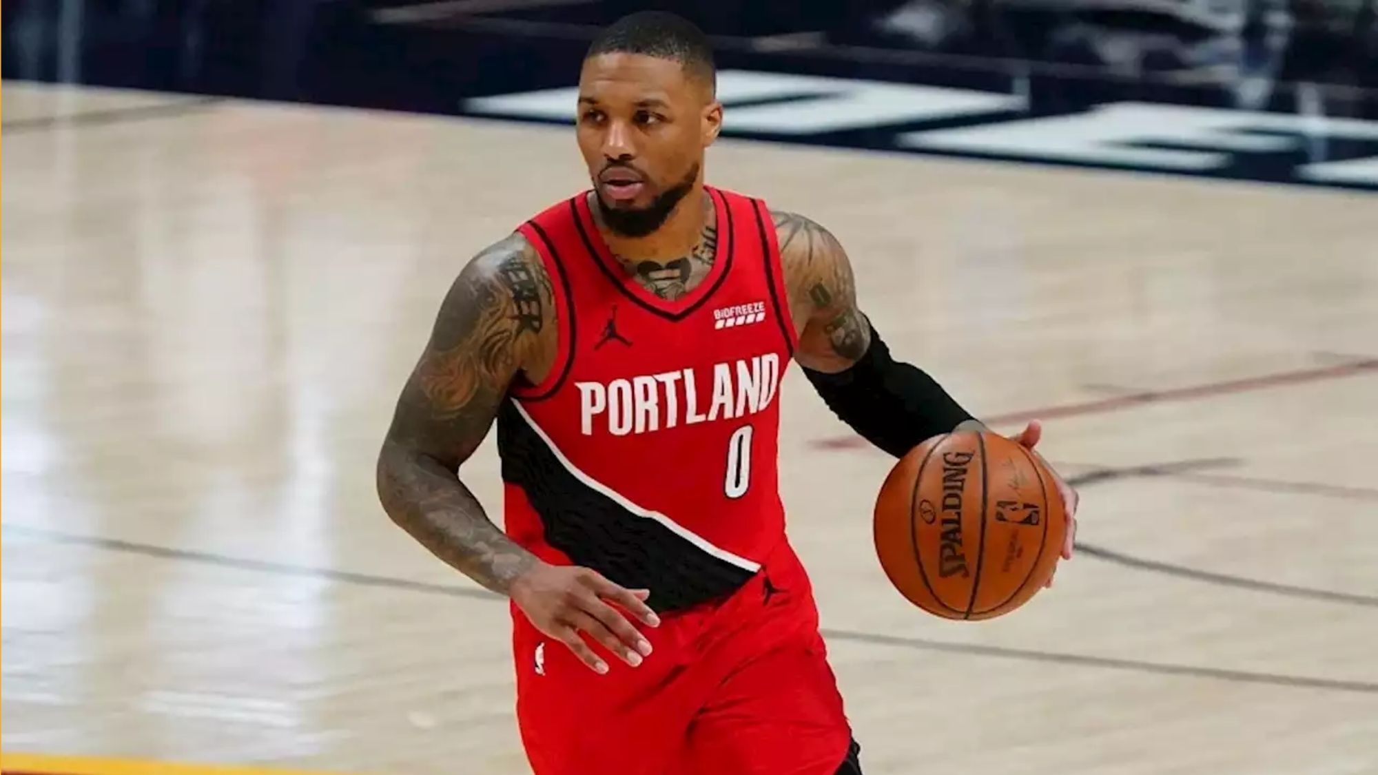 Damian Lillard dishes out an assist to PGH