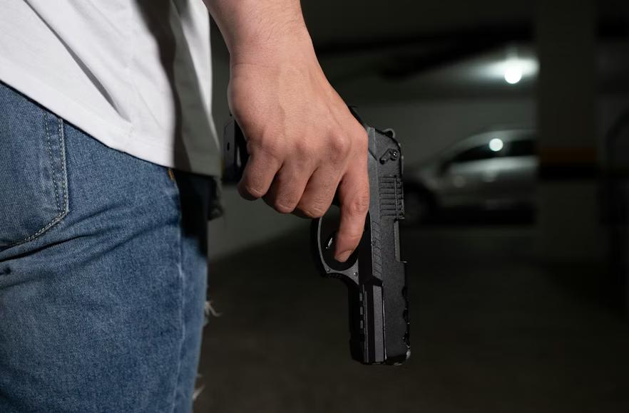 Lalaki, binaril sa bahay ng ex