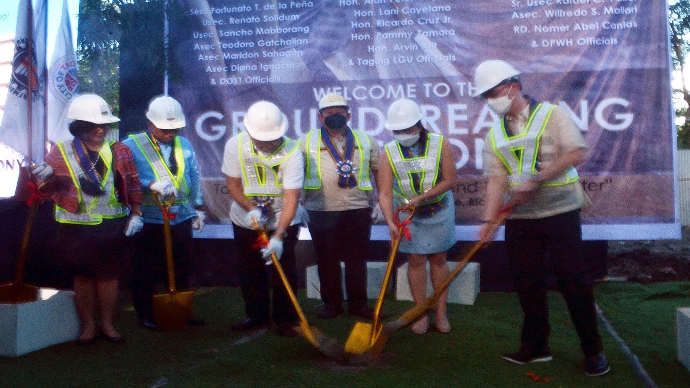 GROUNDBREAKING FOR TAGUIG'S SCIENCE EXHIBIT CENTER Mike Taboy