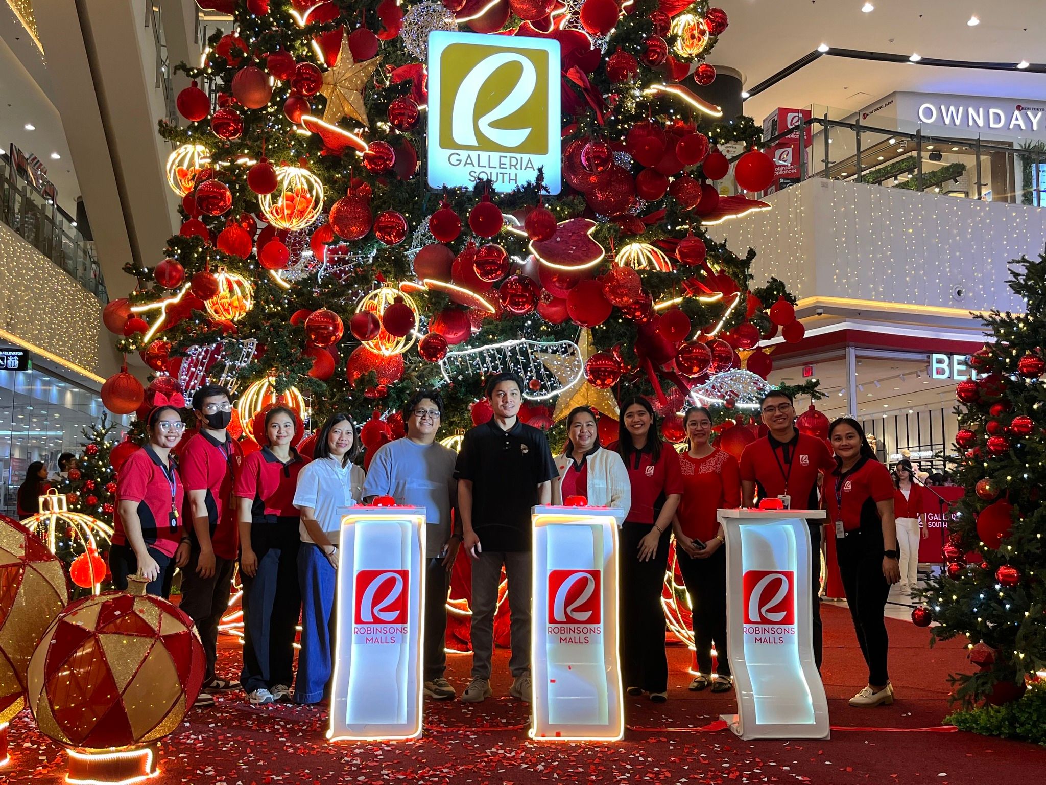 CHRISTMAS COMES EARLY AT GALLERIA SOUTH.