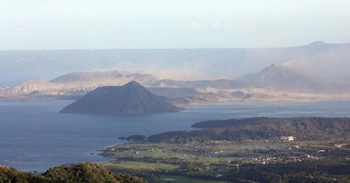 Taal Volcano restless anew! Emits kilometer-high steam-rich plumes