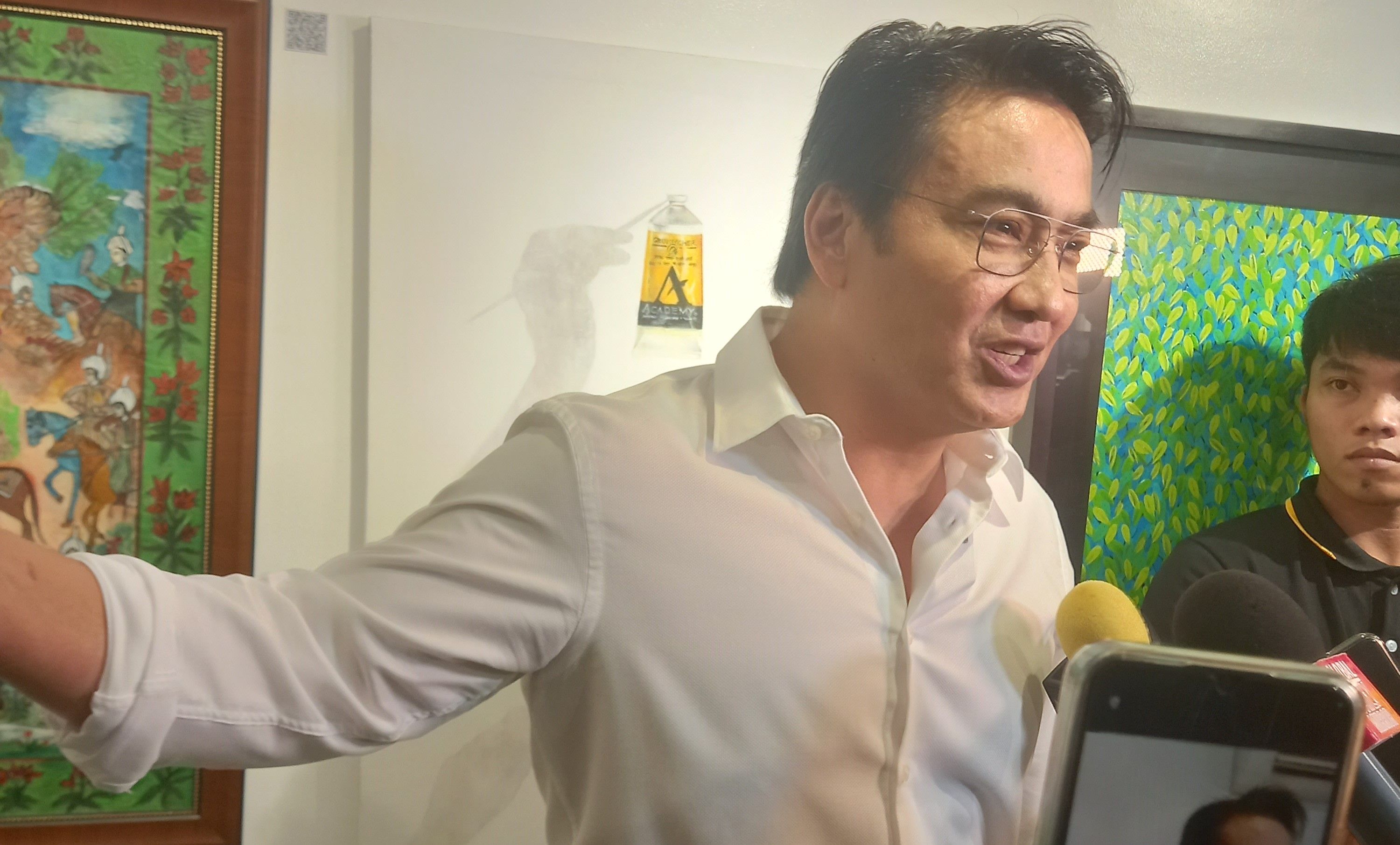 Bong Revilla 'impressed' by fellow artists' art exhibit