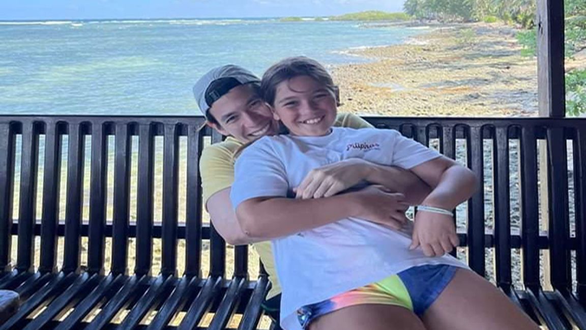 OY8 Jake Ejercito flies to Siargao near Tacloban