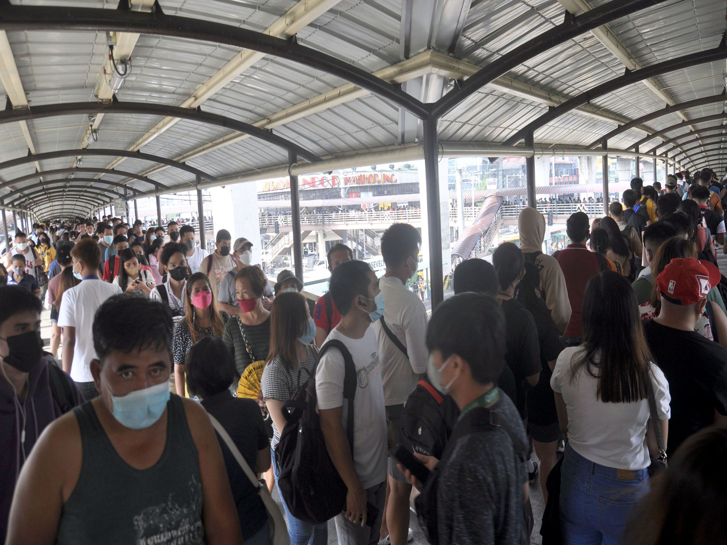 People endure the long queue  as they await their turn to hop on a bus at the roosevelt  Bus Station of the EDSA Bus Carousel along EDSA in Quezon City, November 2 2022. The queue have stretched along EDSA as hundreds of people try to catch their ride. DANNY QUERUBIN 