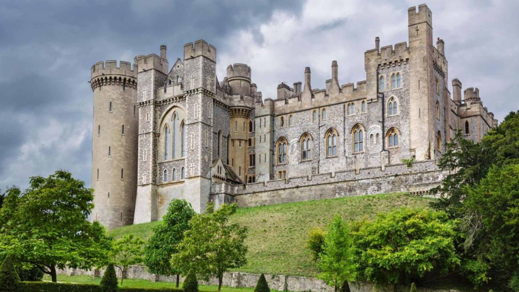 $1.4-M worth of irreplaceable and historic artifacts stolen from English castle