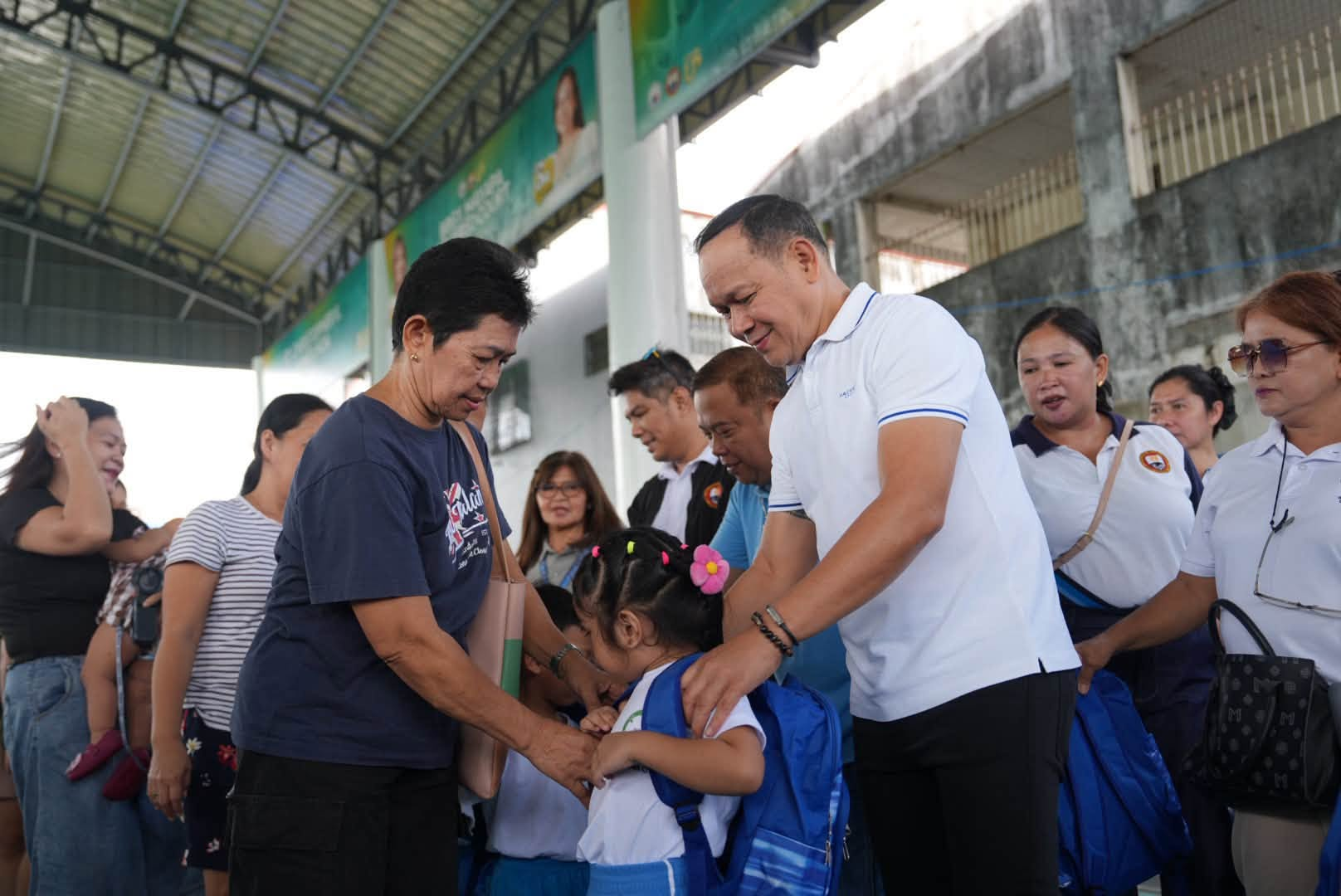 Free school supplies para sa mga mag-aaral sa Calamba
