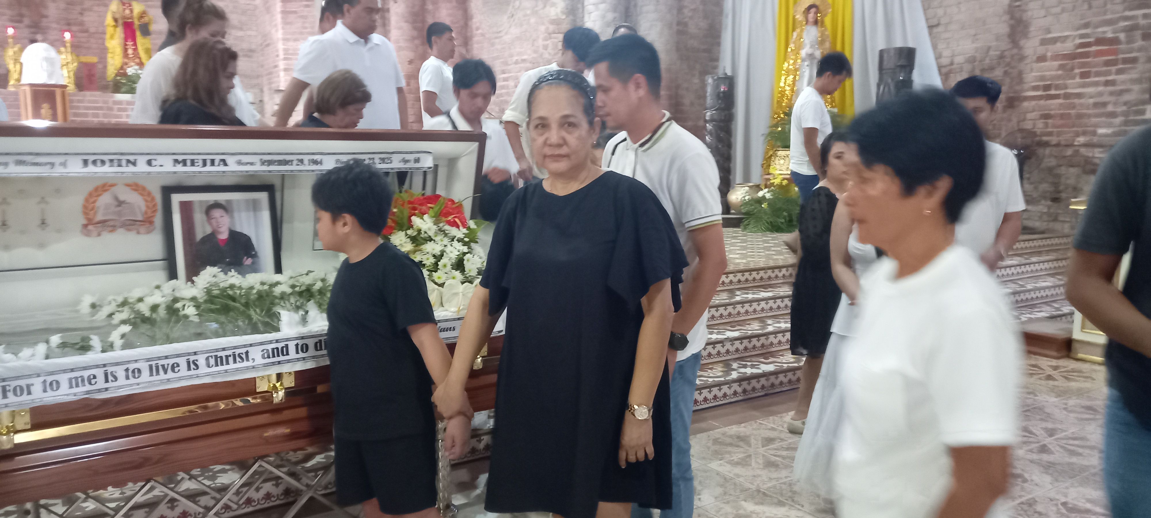 Actress Vida Verde buries gay sis amid stormy morn in Isabela