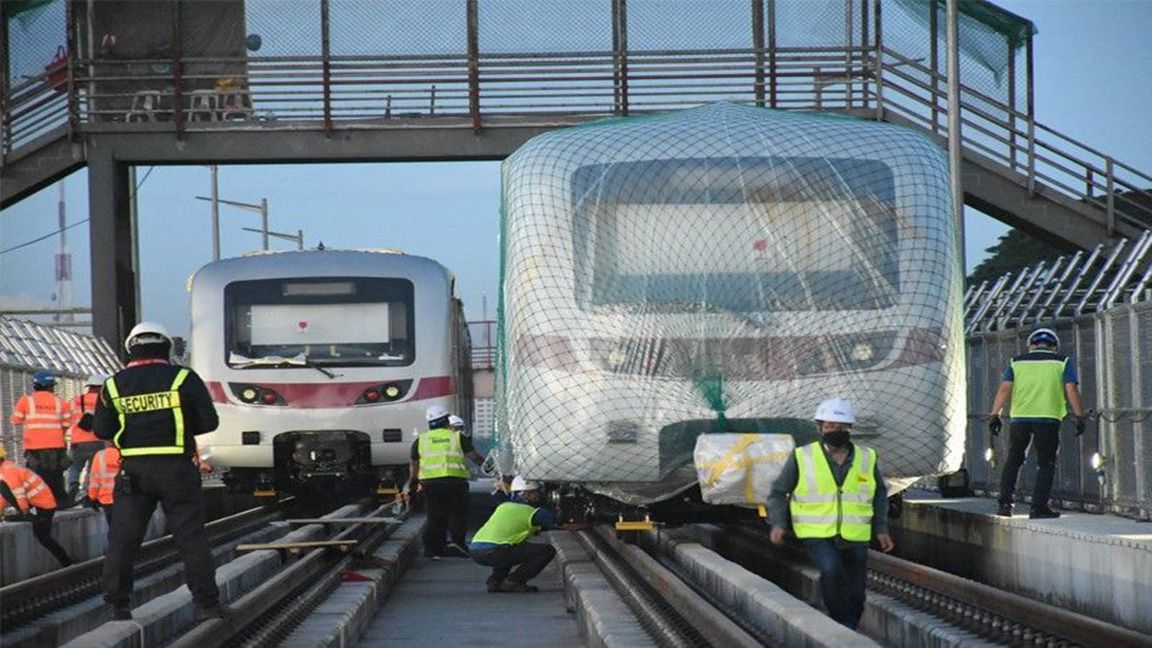 Second batch of MRT-7 trains has arrived and mounted on tracks photo Philippine Star