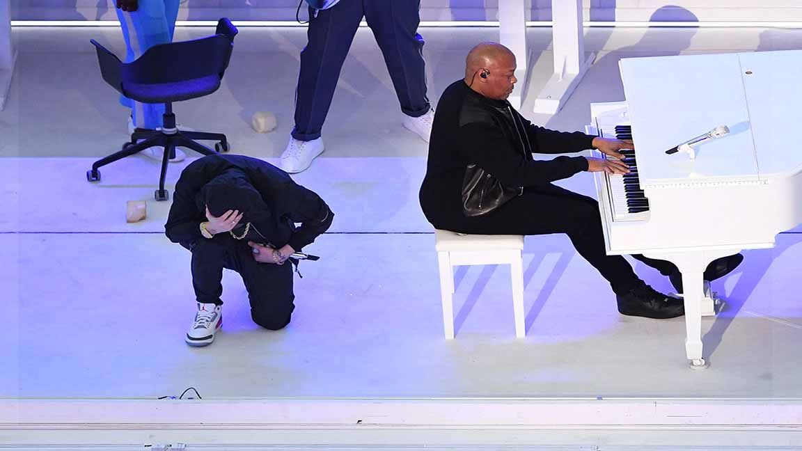 Hip-hop legends deliver nostalgia at 'Super Bowl' halftime; Eminem takes a knee photo Billboard