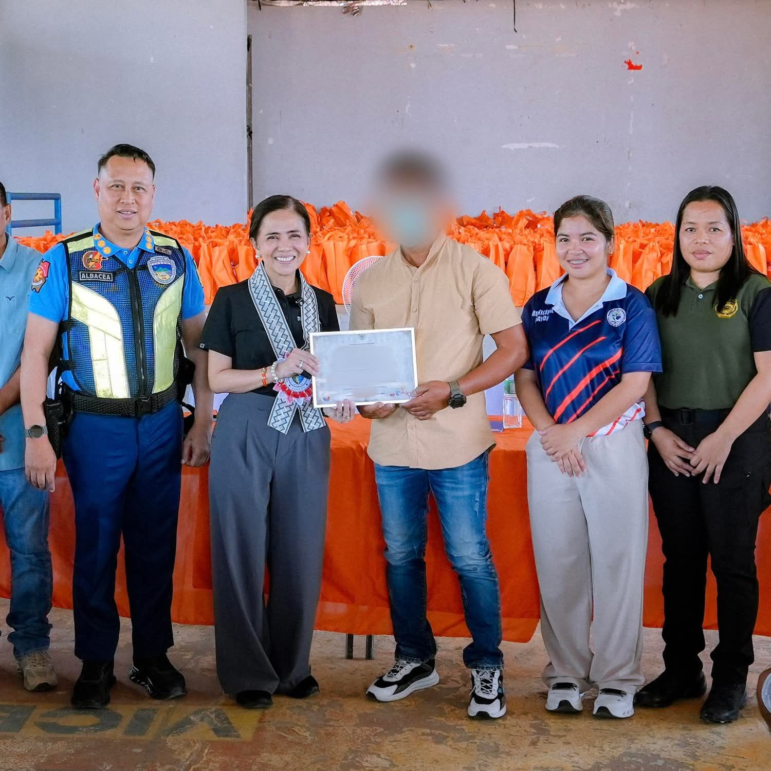 'Honest' fisherman honored by Quezon LGU