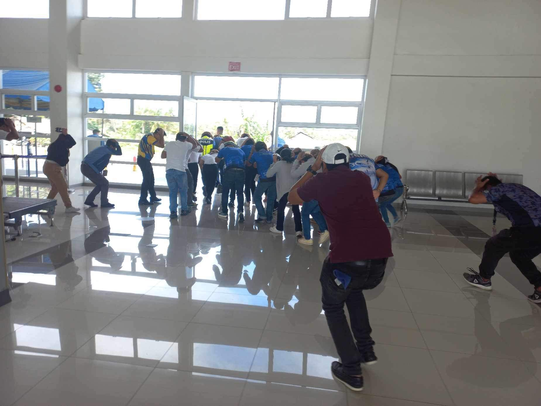 Airport personnel join nationwide simultaneous quake drill