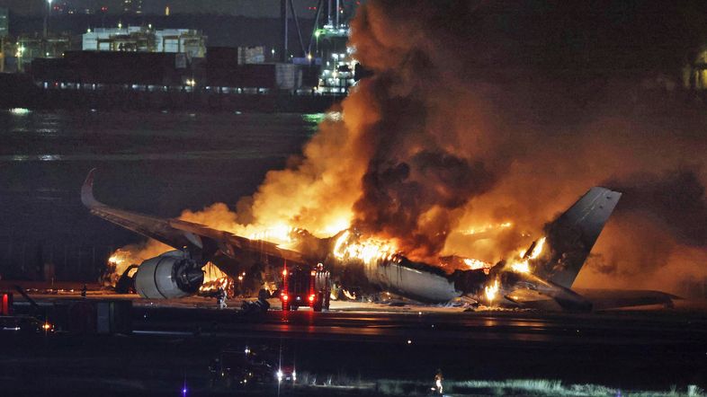 Flights to Haneda resume after runway collision