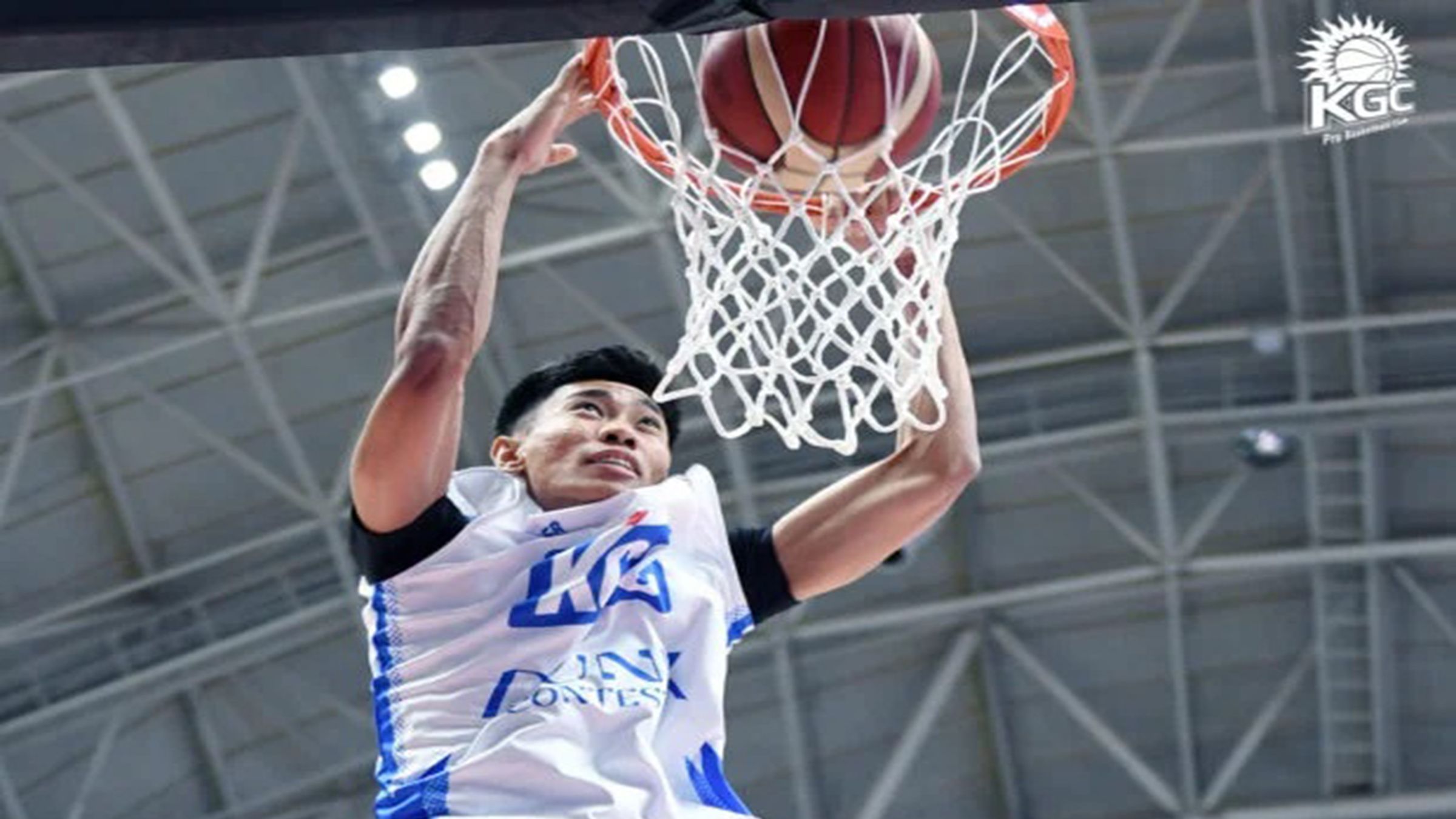 Rhenz Abando shows off his dunks in Korea during KBL All-Stars