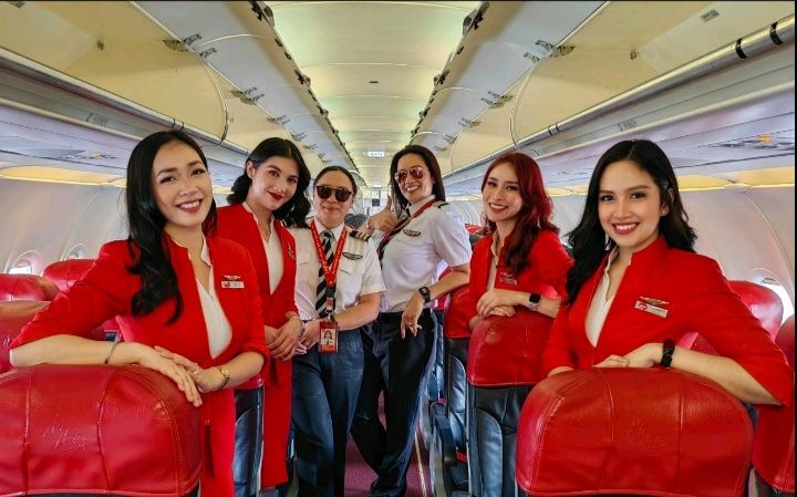 All-female flight for Int'l Women's Day