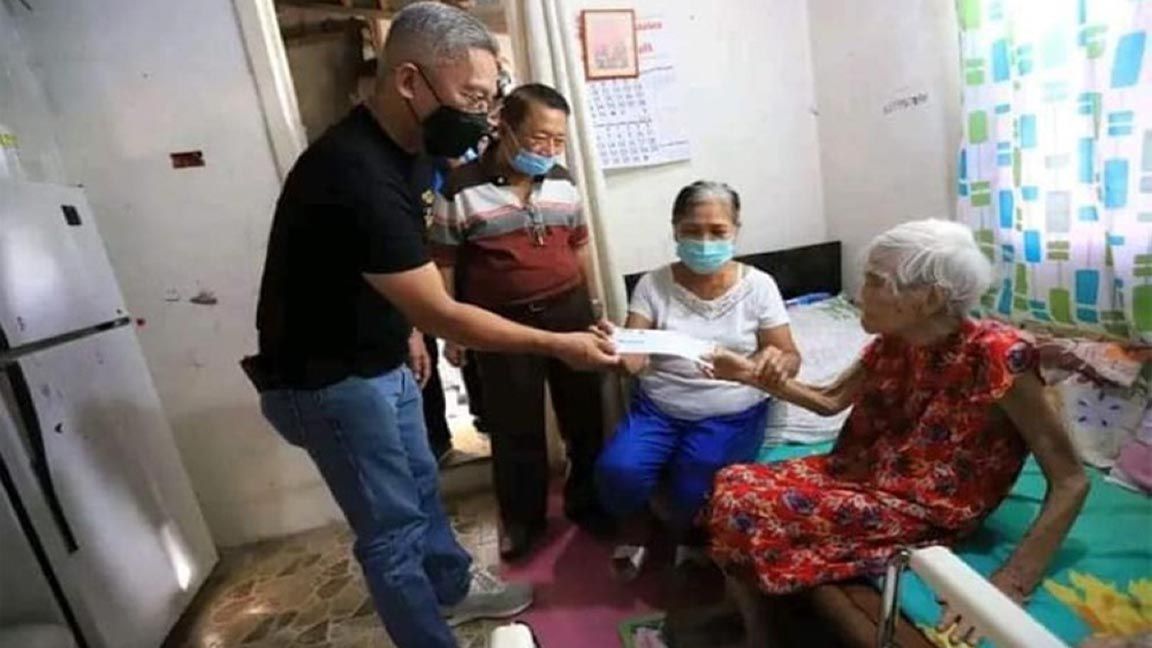 Centenarian Lola in Mandaue receives P100,000 incentive photo sunstar