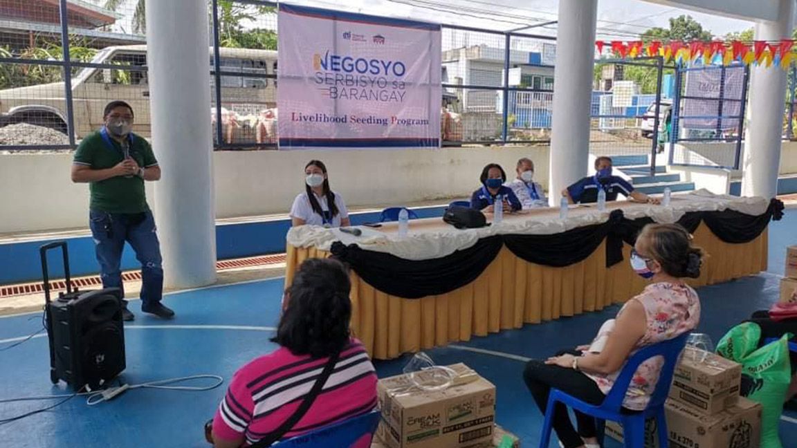DTI-Laguna grants livelihood kits in Majayjay, Luisiana photo from DTI Laguna