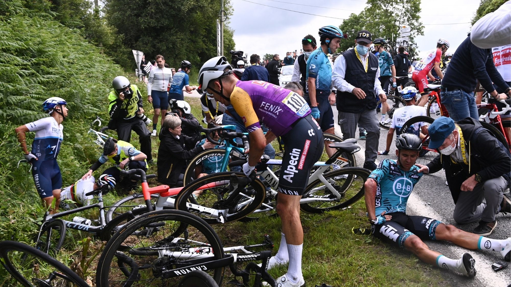 Spectator arrested after causing ‘massive’ pile-up at the Tour de France photo from Reuters