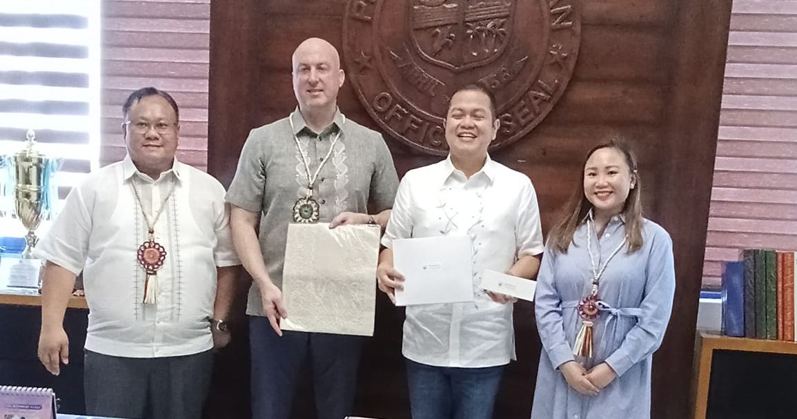 U.S. CONSUL VISITS AKLAN