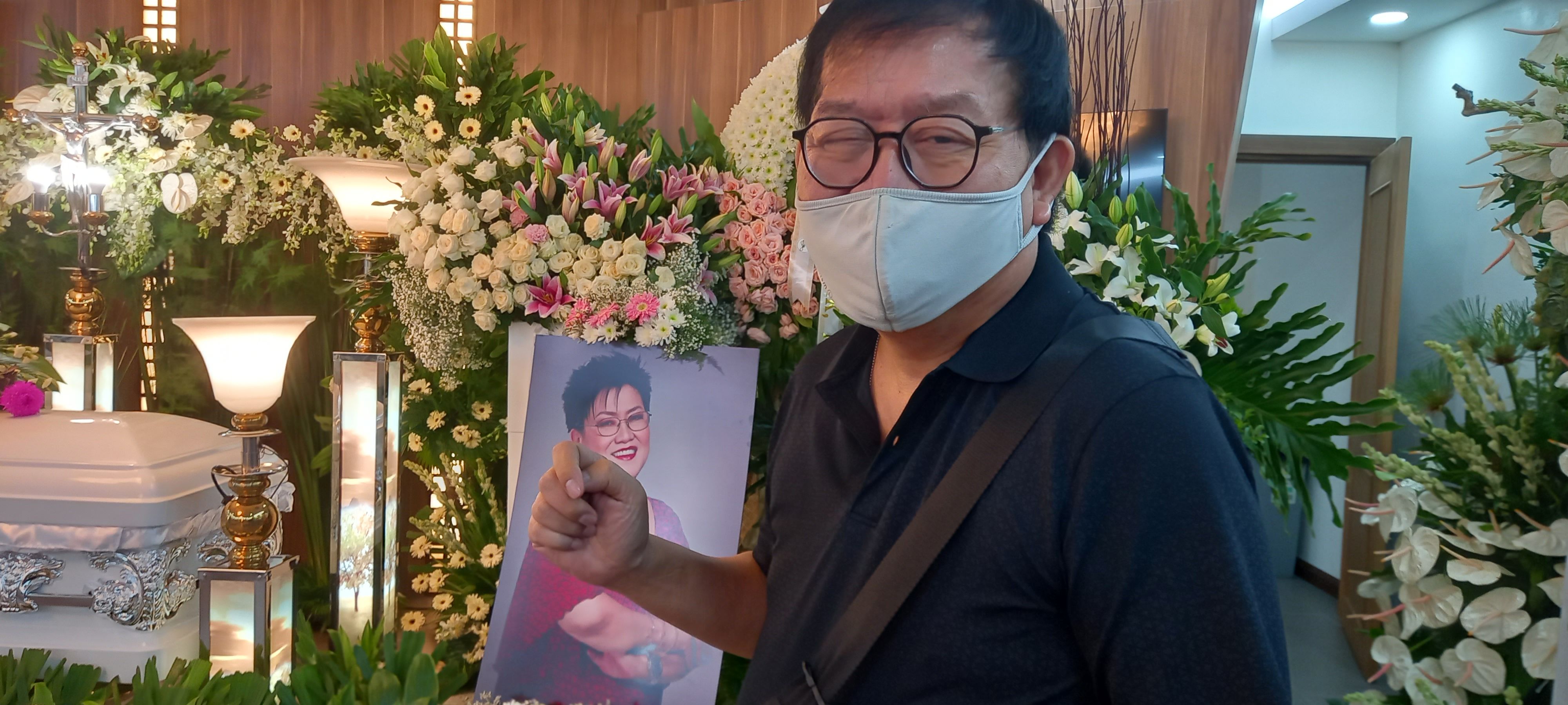 Waraynon Chito Roño vigils at Lolit Solis' wake; tired of attending international film fests
