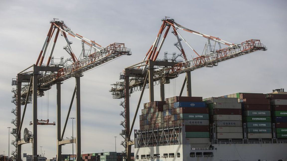 Trade deficit surges to record levels in November photo WSJ