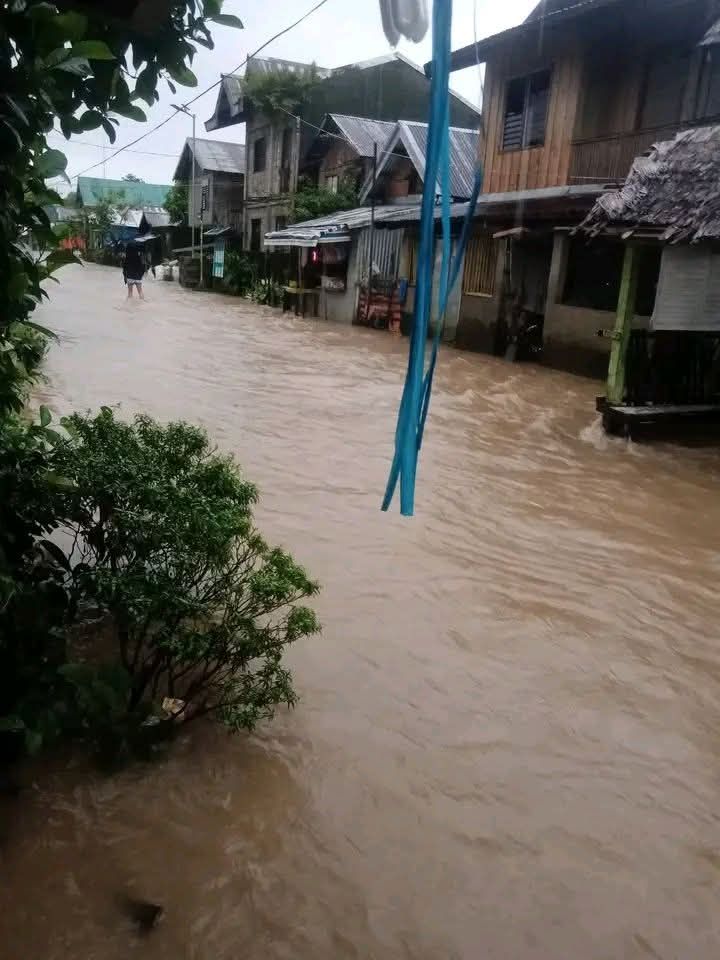 Flooding hits Samar towns