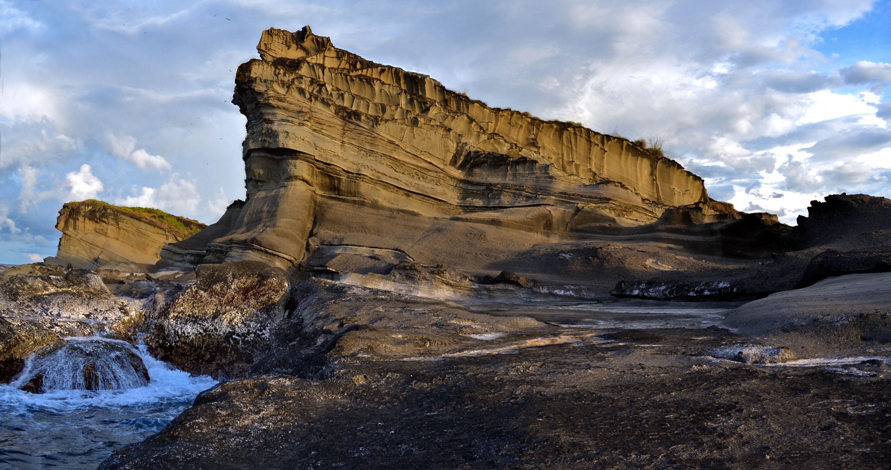 UP Exhibit Draws Awareness on N. Samar’s ‘Biri Rocks’