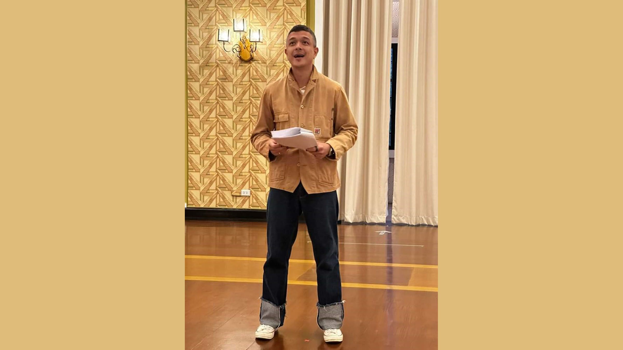 Jericho Rosales is back in singing