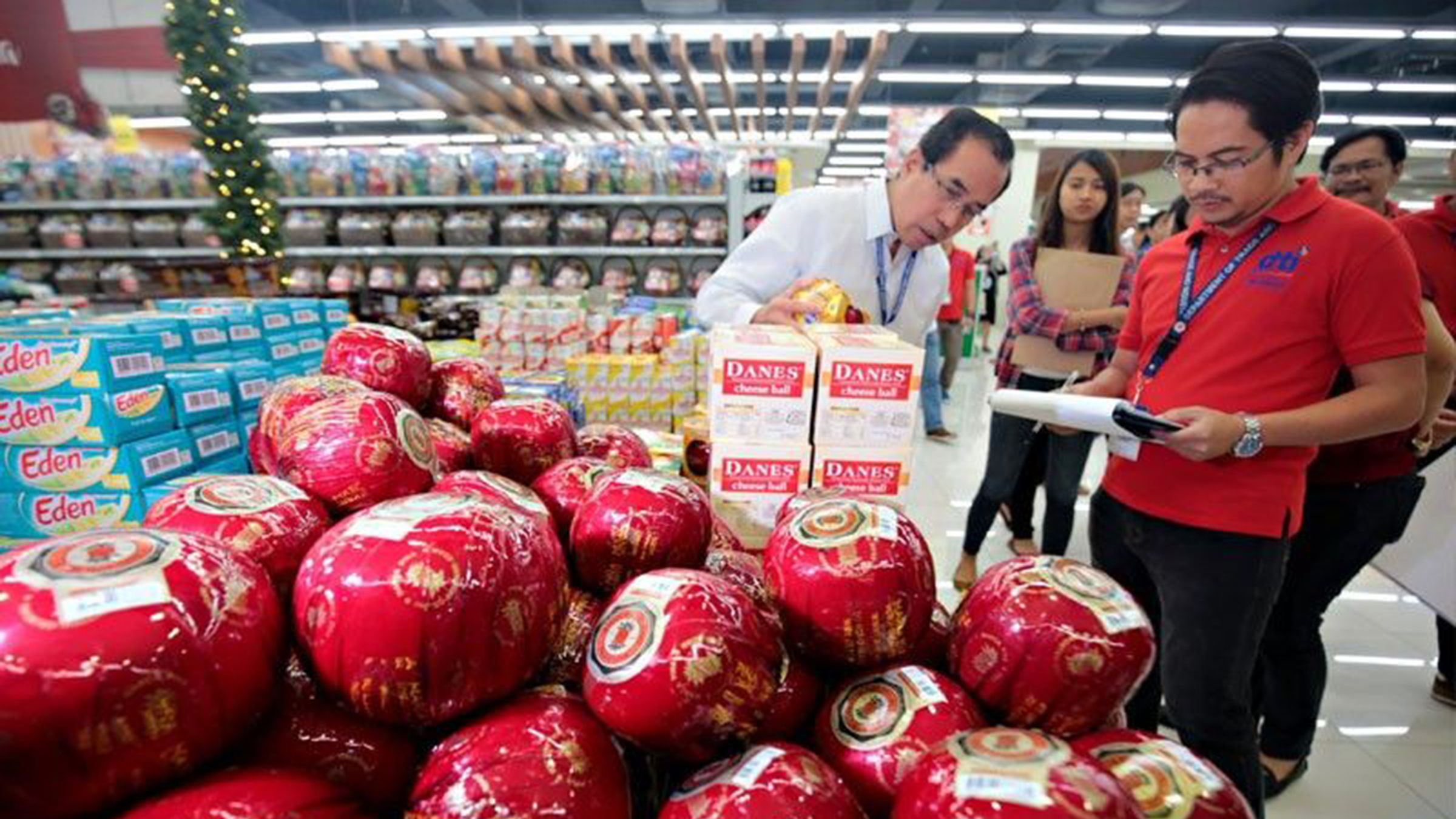 Prices of noche buena items increase ahead of holidays