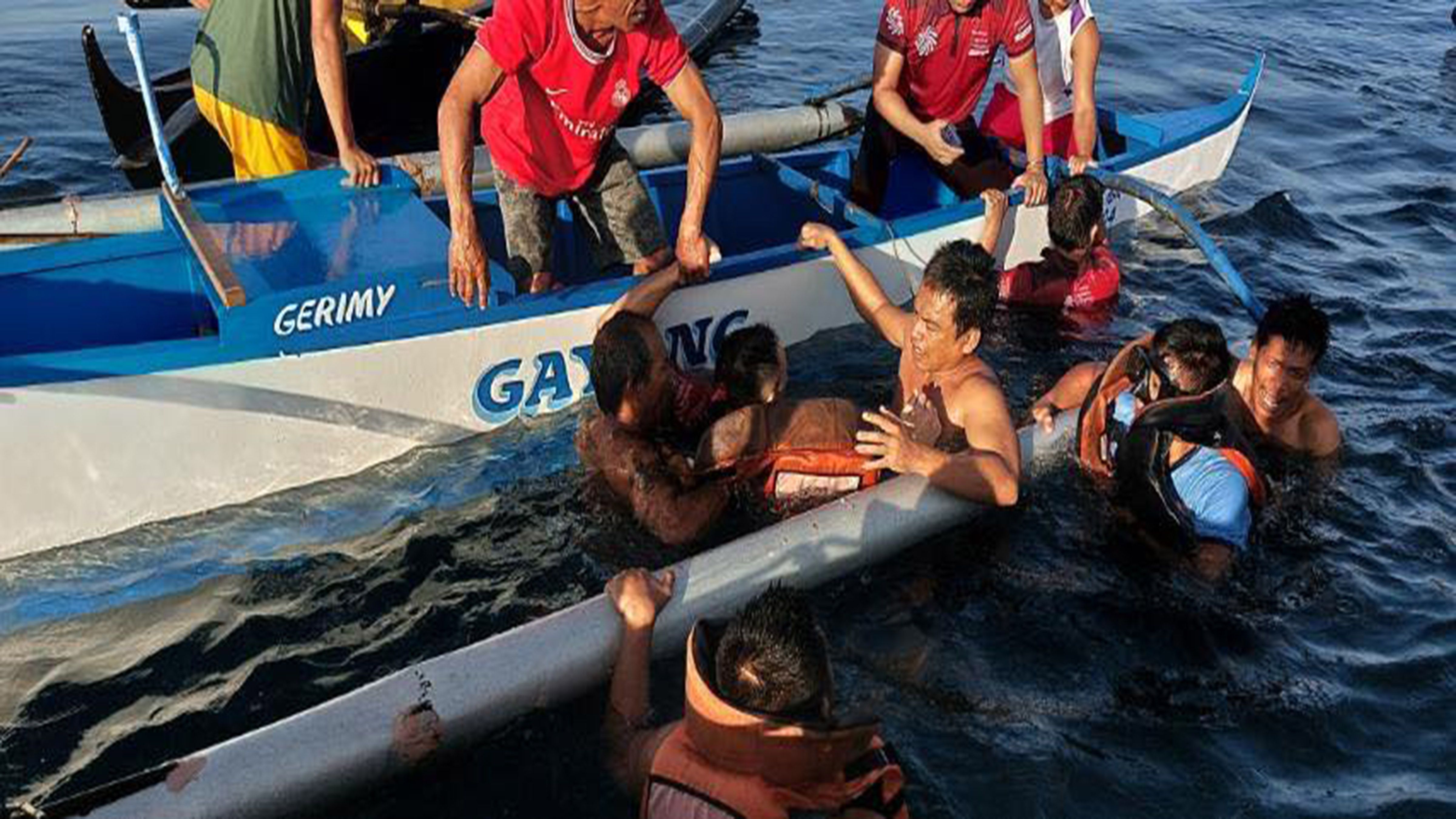 Plane ditches while on test flight off Zambales shoreline