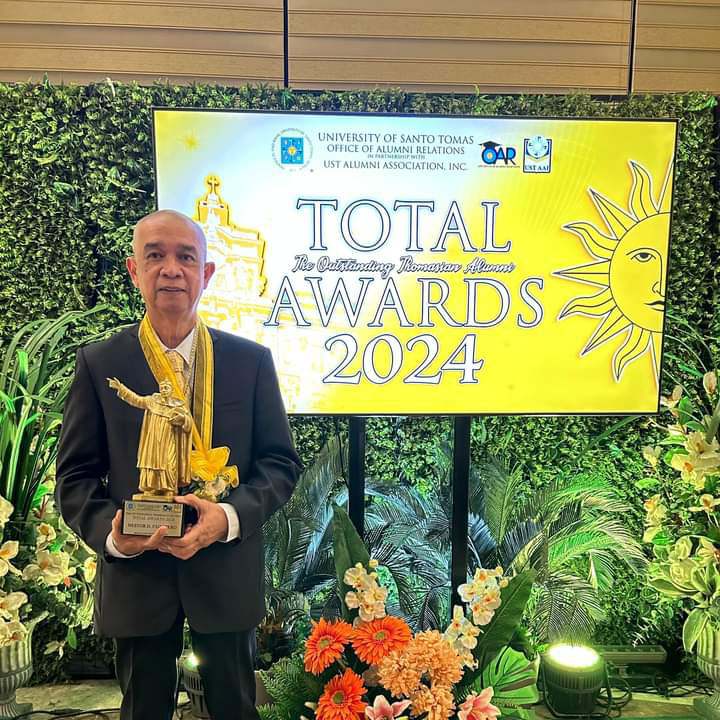 Entertainment journalist receives Thomasian award