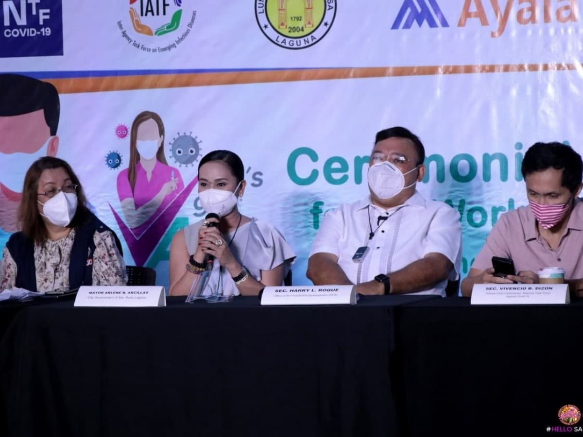 Sta. Rosa City Mayor Arlene Arcillas and Sec. Harry Roque (middle) Photo from City Information Office-Santa Rosa