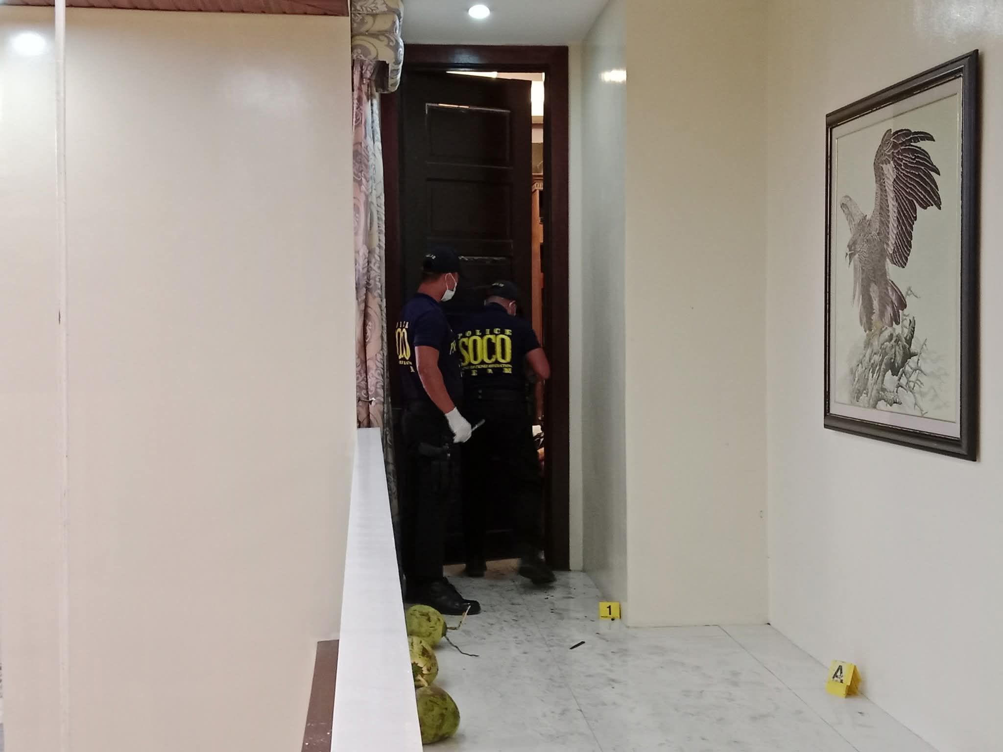 Espinosa's staff kills self inside mayor's home