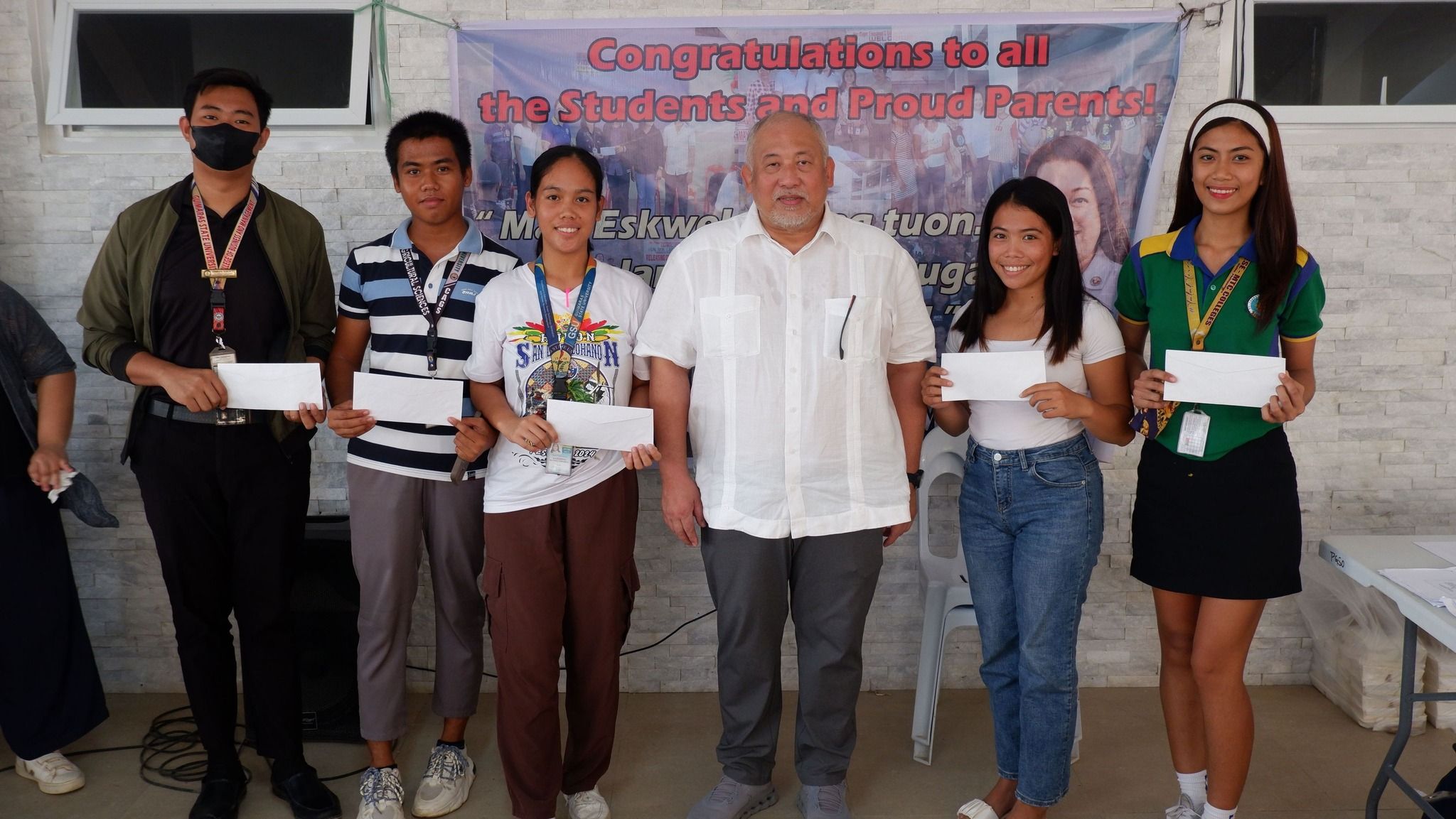 Aid for 695 Guimaras College Studes 