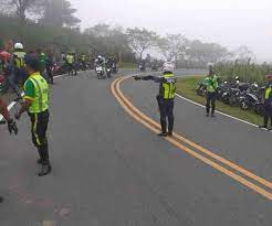 Kamote riders turn Marilaque Highway as drag racetrack