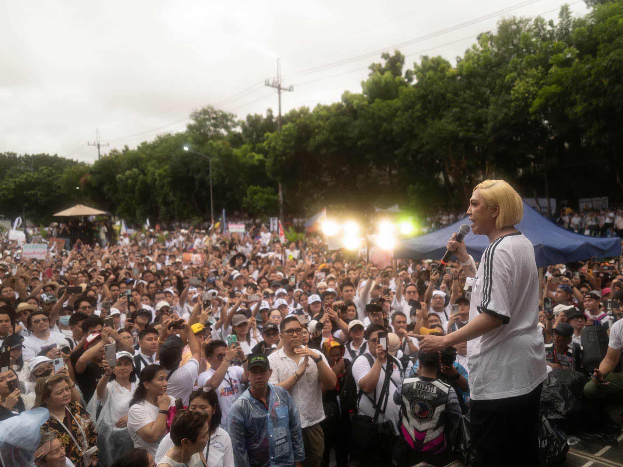 Vice Ganda urges PBBM to jail corrupt officials pronto!