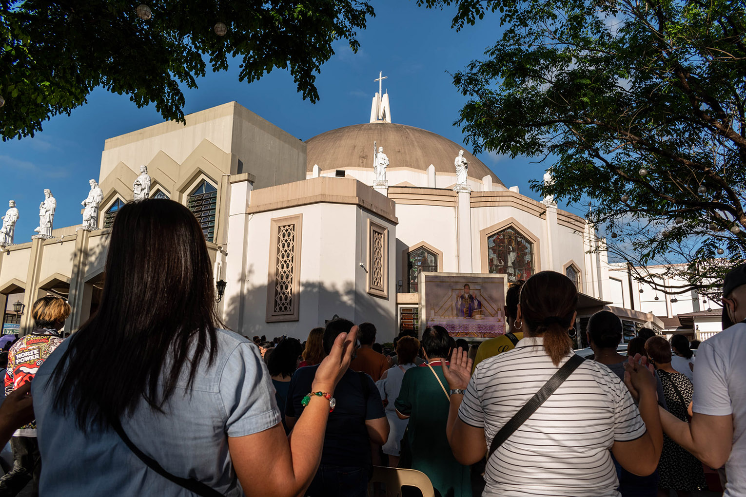 Pray for the safety of Pinoy hostages  in the Middle East — Antipolo bishop