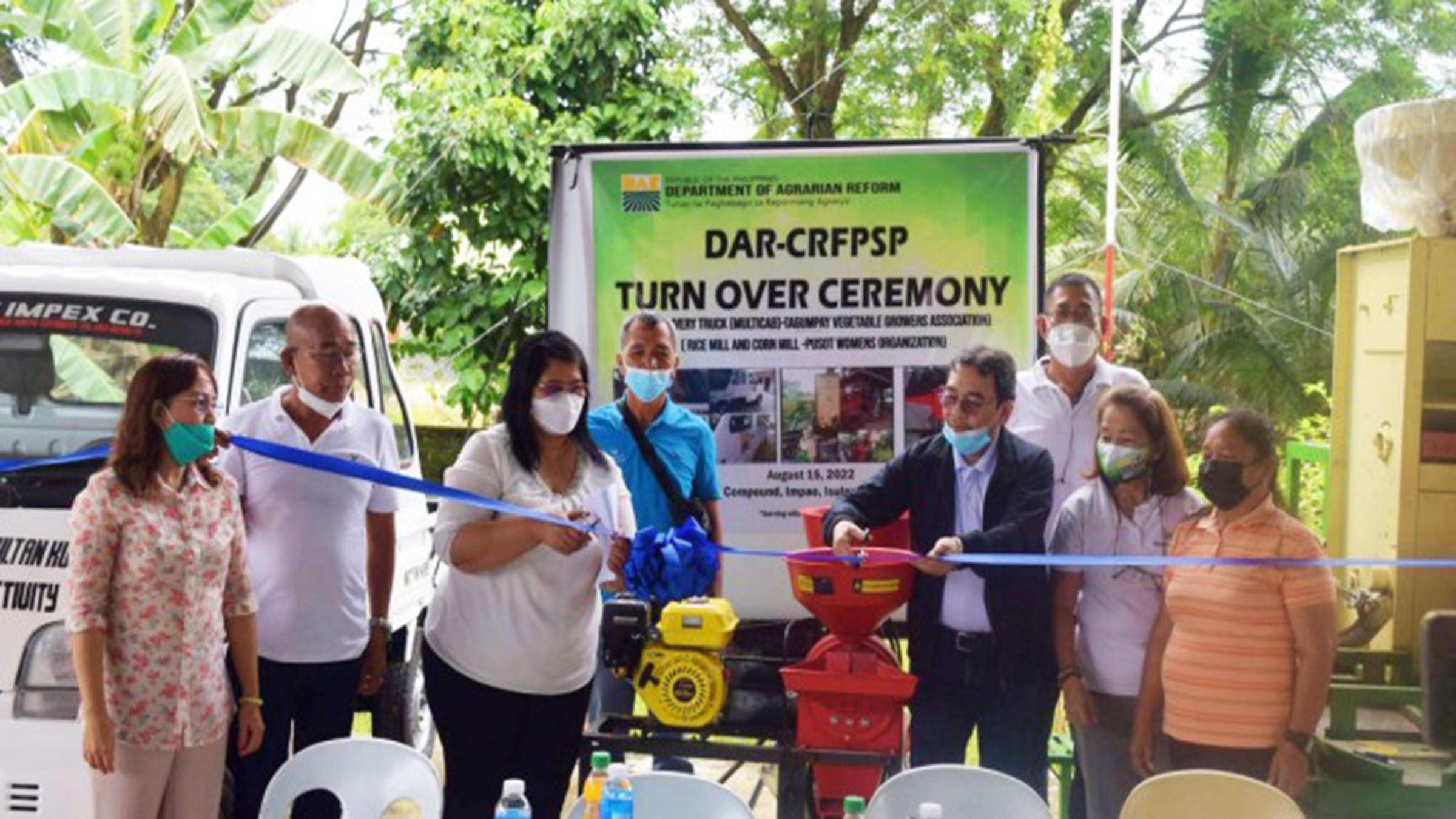 Farmers get farm machinery from DAR