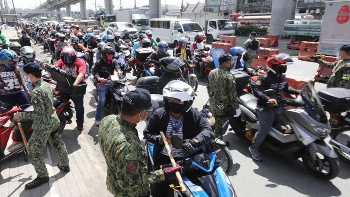 PNP warns of ‘long lines’ at border checkpoints; asks for ‘patience’ among motorists photo from philippine Star