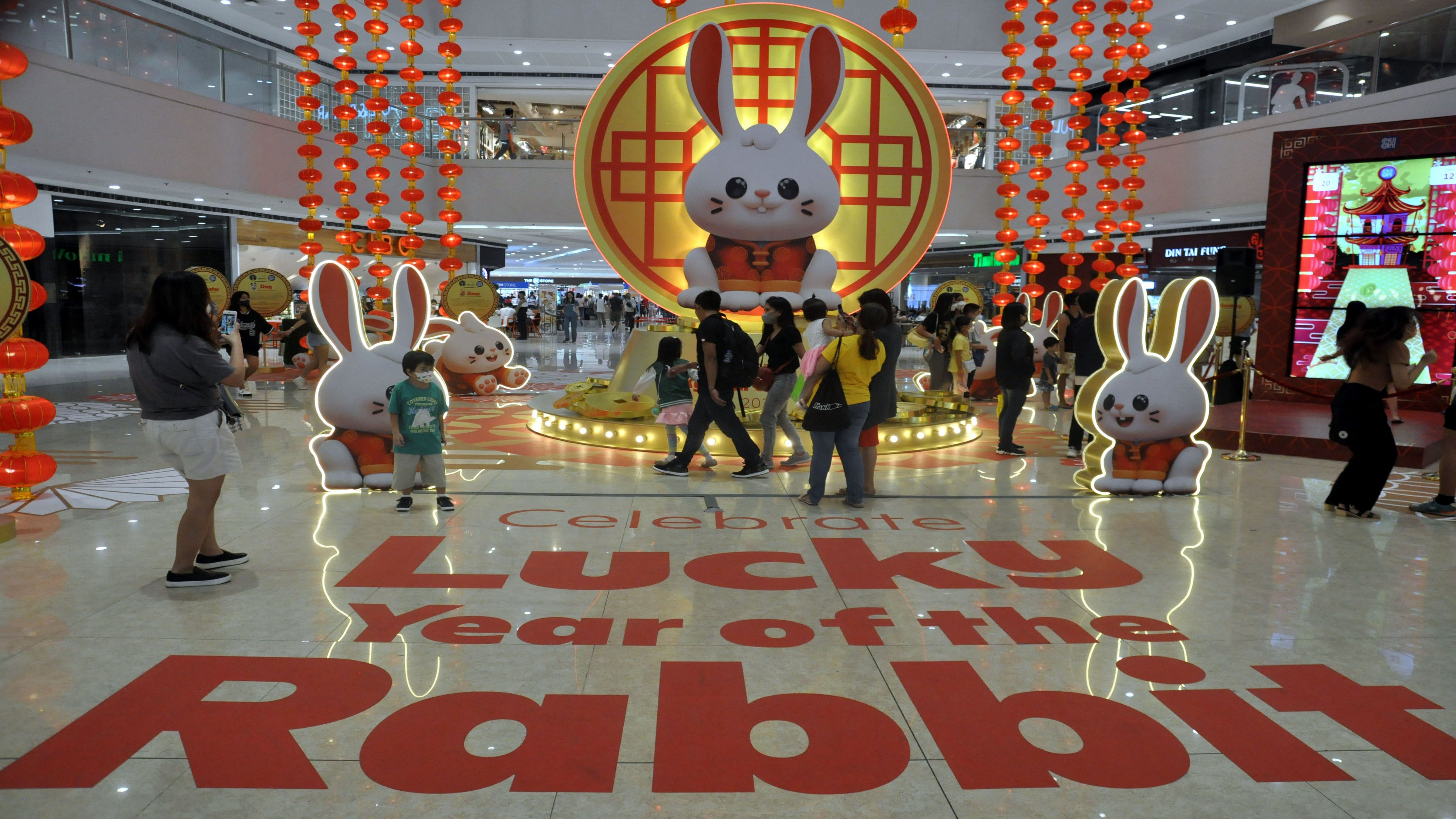 SM MEGAMALL IS READY FOR SUNDAY'S CHINESE NEW YEAR Danny Querubin