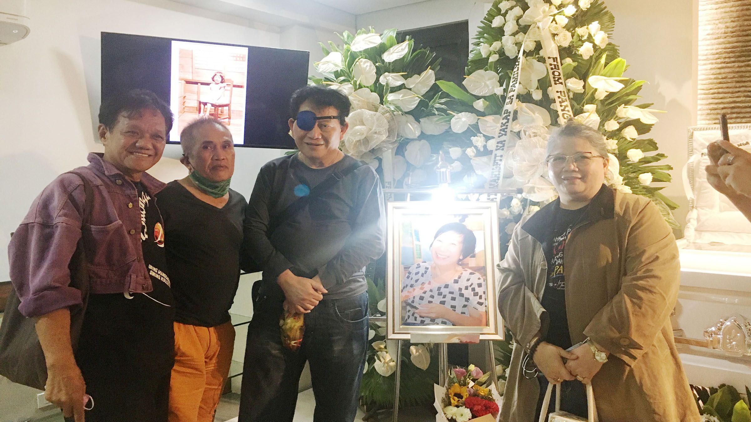 Chito Roño honors his award-winning screenwriter Lualhati Bautista