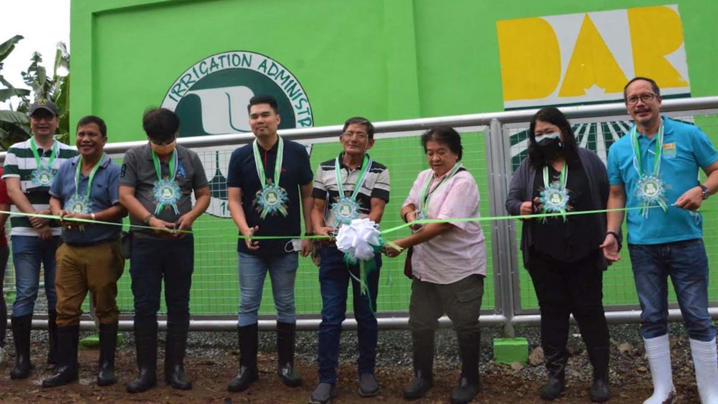 DAR gives P12-M solar powered irrigation systems to Cavite farmers