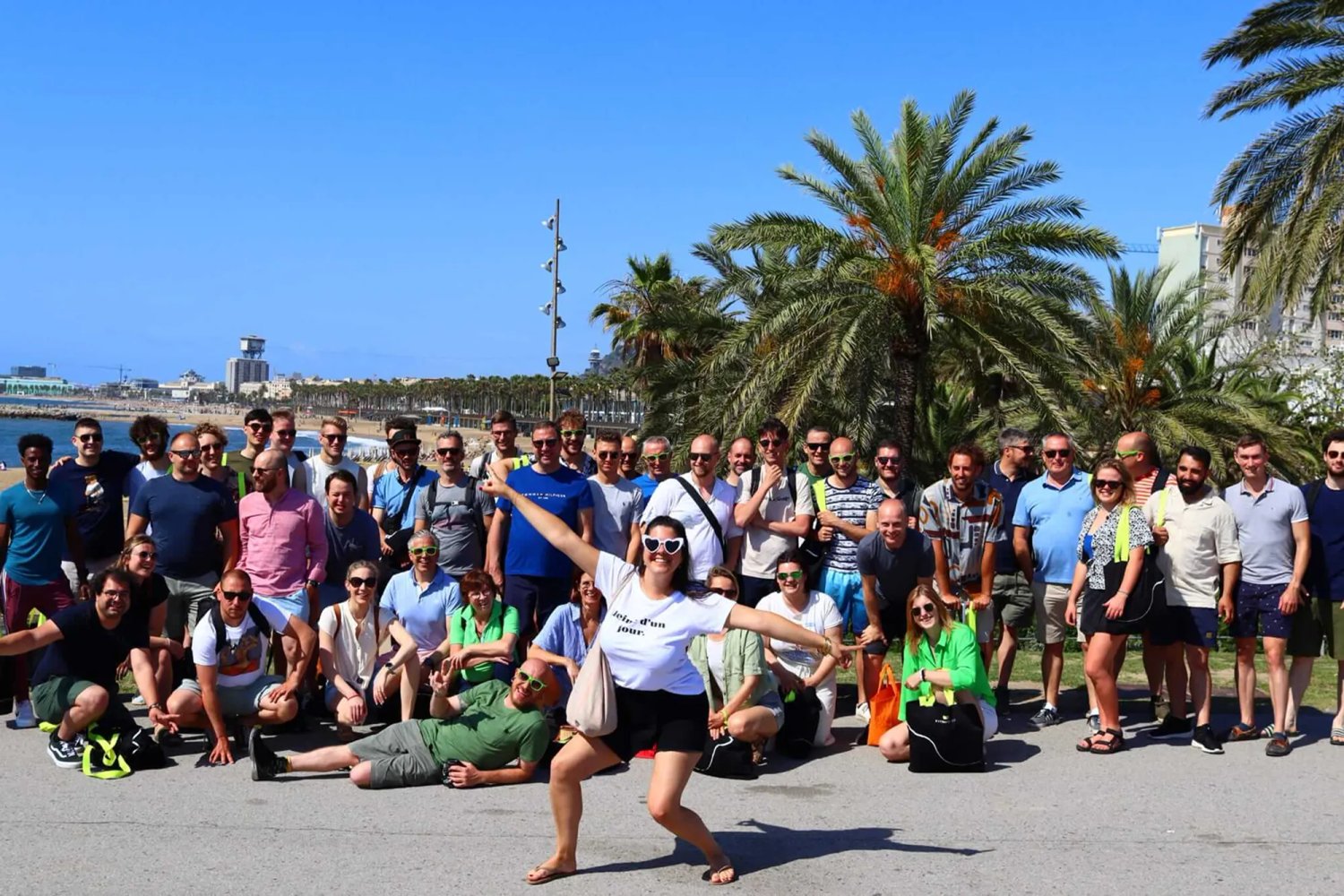 Barcelona incentive reis Extrapower groepsfoto aan strand Barceloneta 1