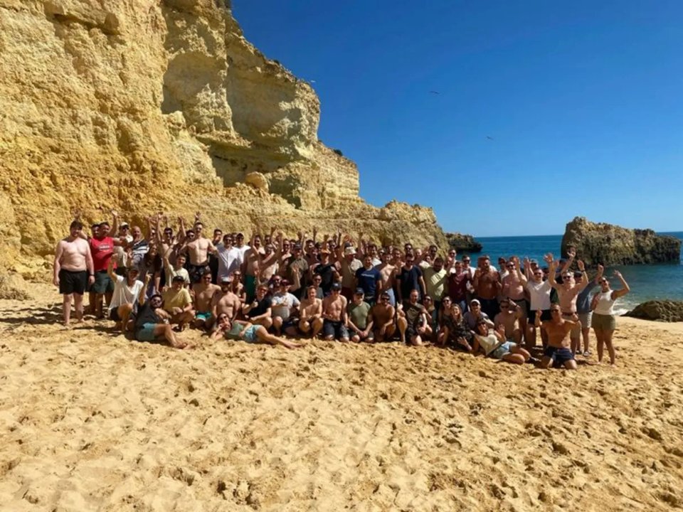 Corporate retreat Euricom beach games group photo 1