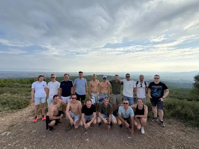 teambuilding catalonie foto tijdens hike in emporda