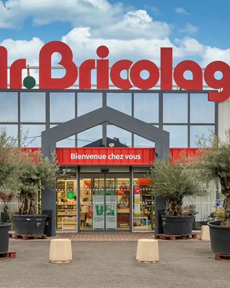 Mr.Bricolage, magasin et opérations.