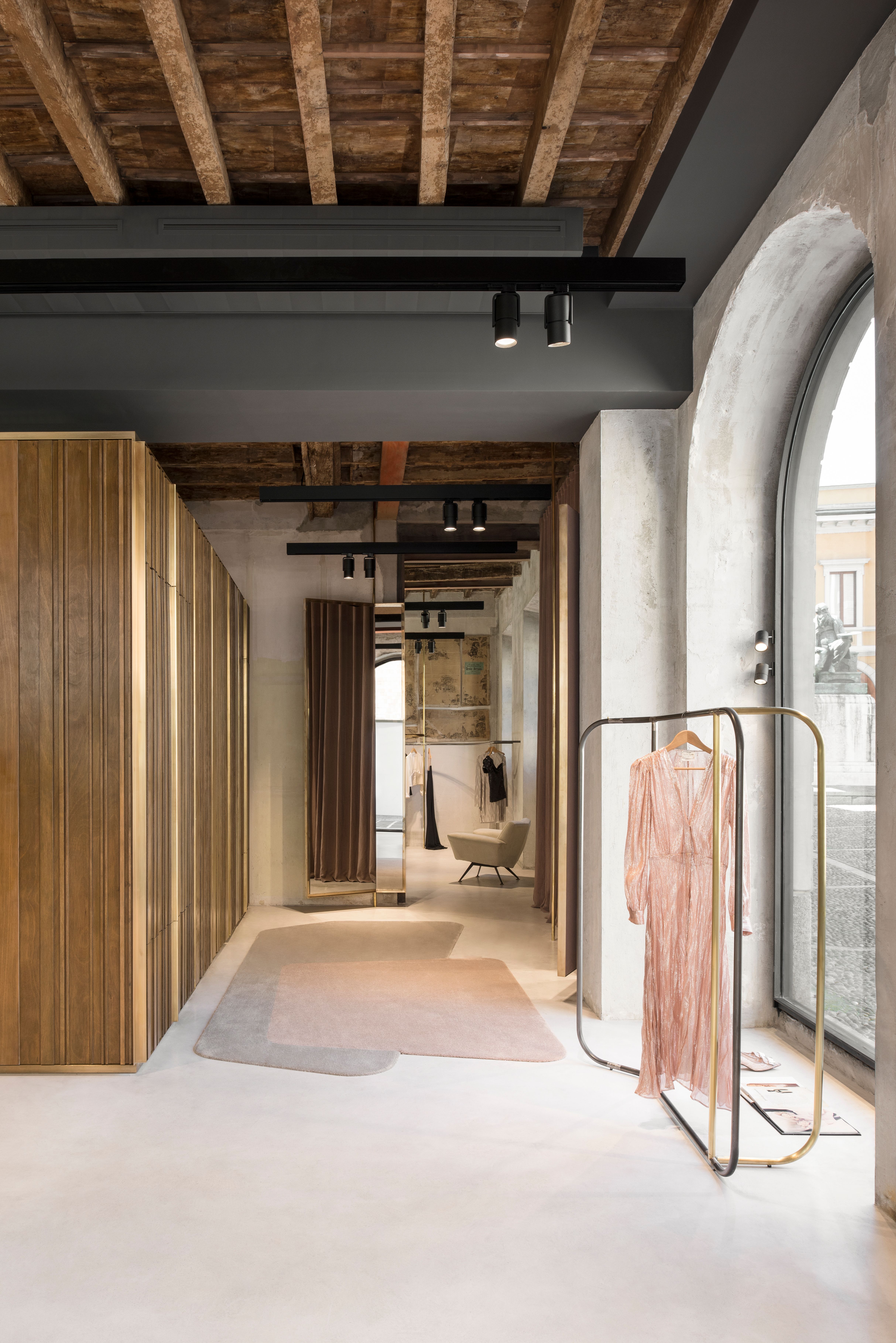 POZZI LEI, BOUTIQUE MONZA — Storage Milano