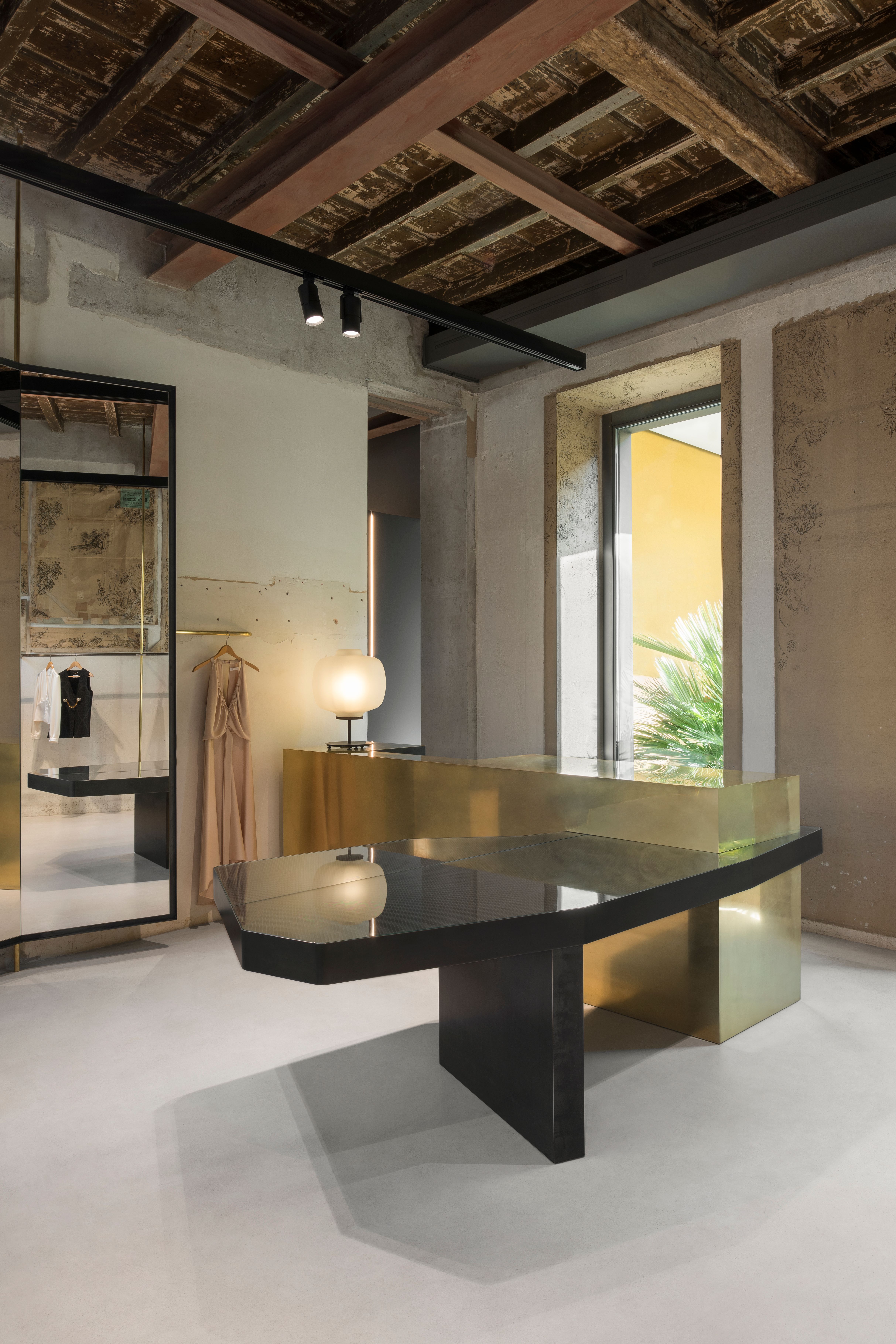 POZZI LEI, BOUTIQUE MONZA — Storage Milano