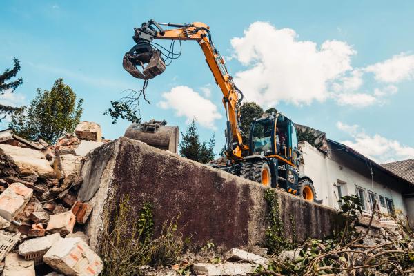 Rozbiorka budynku skreslonego z gminnej ewidencji zabytków