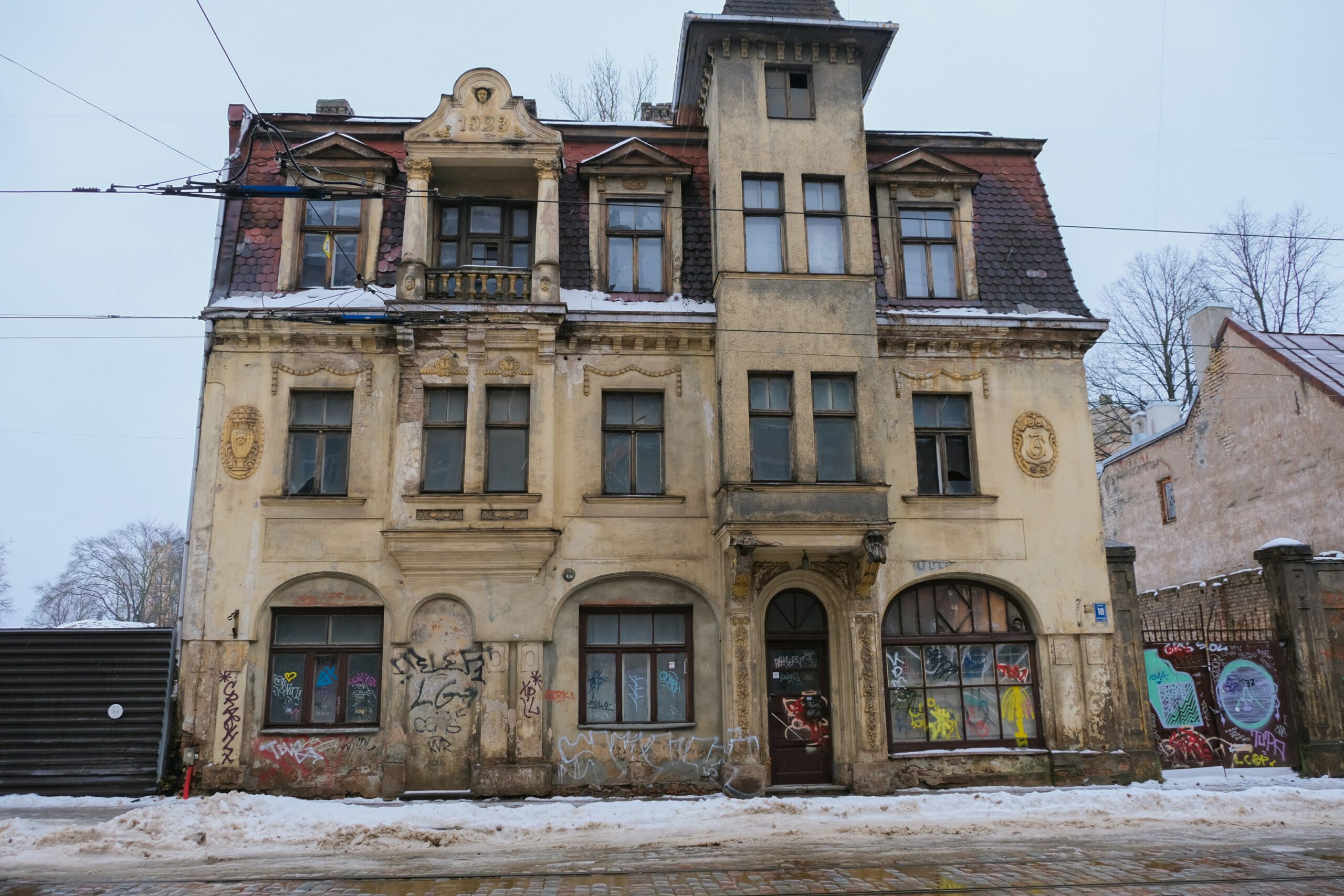 Nieruchomość wpisana do GEZ, WEZ lub rejestru zabytków a sprzedaż w drodze licytacji komorniczej